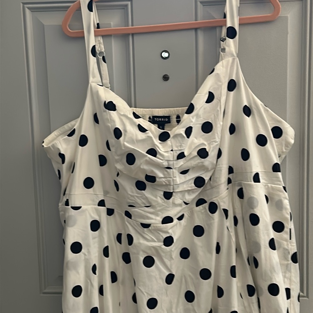 Plus size woman’s Torrid sundress. Size 5X